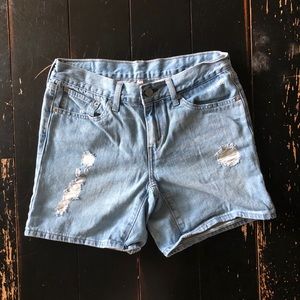 Levi’s regular waist denim shorts - size 27